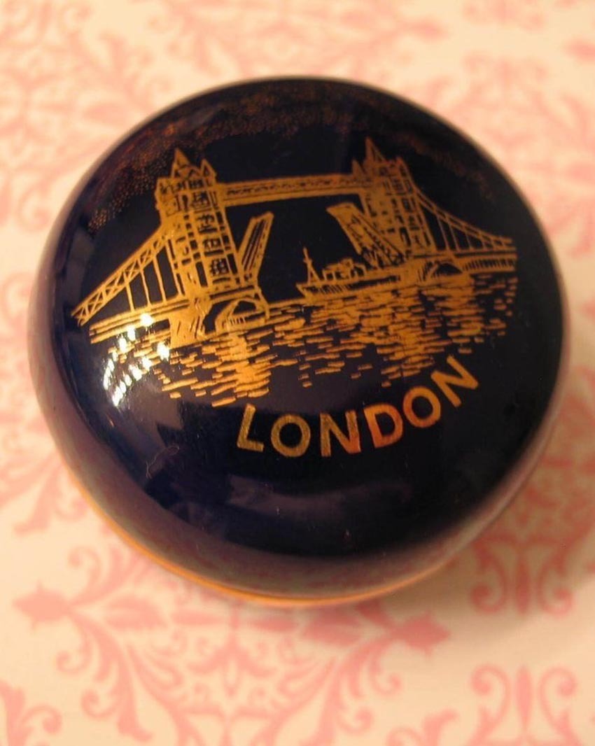 London Bridge in button