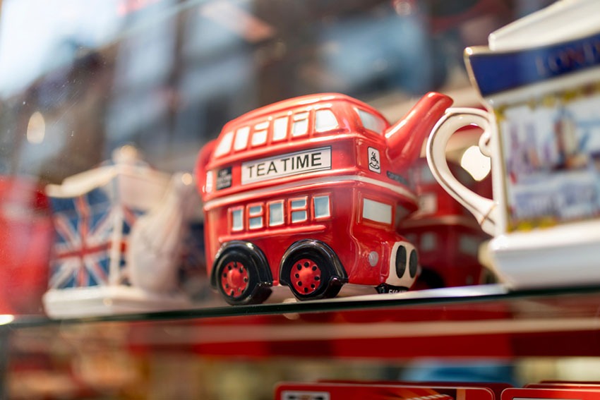 Mini Cooper bus replicas and other London attractions