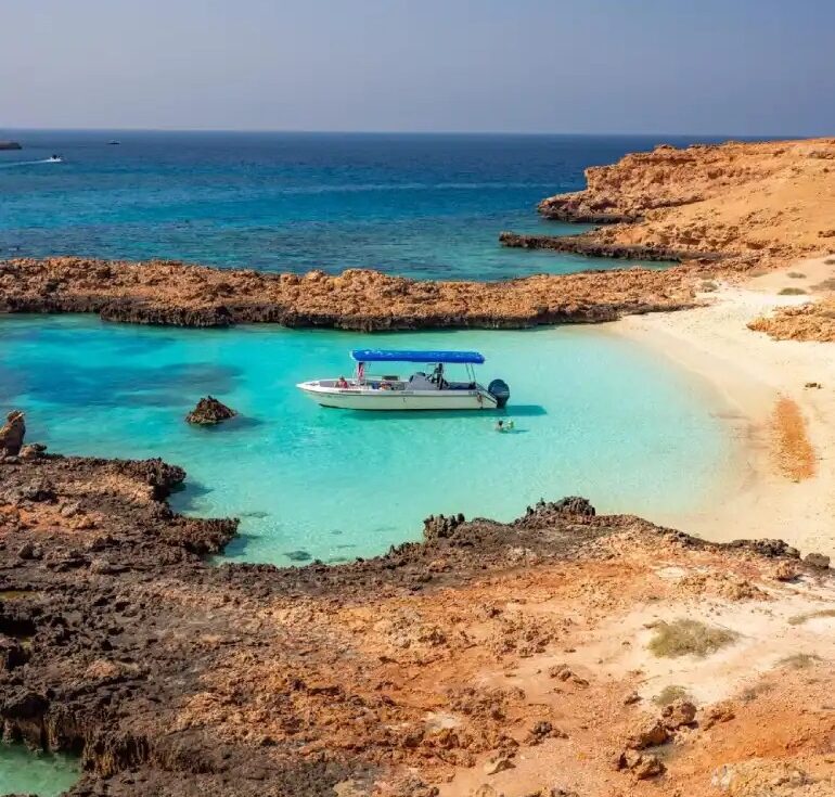 Ad Dimaniyat Island